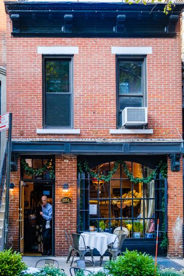Kings' Carriage House exterior. Tea Shops British Upper East Side Yorkville