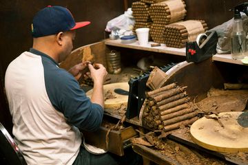 Martinez Hand Rolled Cigars Factory 13 Cigar Shops Family Owned Chelsea Tenderloin