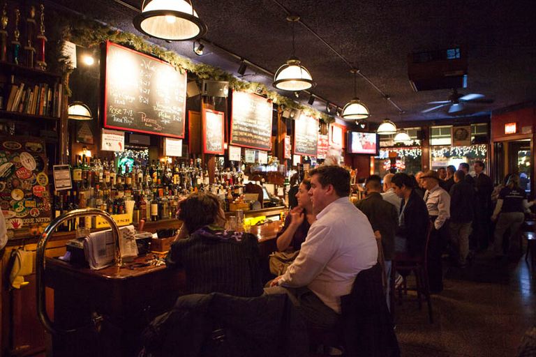Waterfront Ale House 1 American Barbecue Bars Beer Bars Kips Bay Nomad