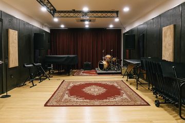 Roberto's Winds, Inc. 20 Music and Instruments Studios Midtown West Theater District