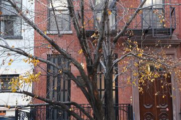 Middle Branch 2 Bars Nomad Murray Hill