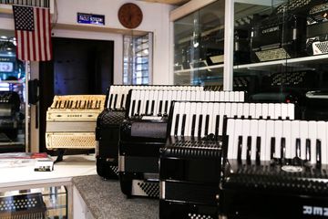 Alex Bell Accordions 5 Music and Instruments Midtown West