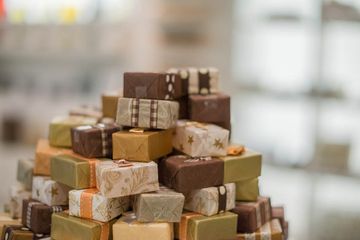 Rain 21 Soaps Perfume and Fragrances Videos Rockefeller Center Midtown West