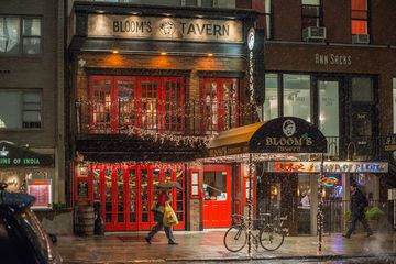 Bloom's Tavern 1 Bars American Pubs Irish Sports Bars Midtown East Midtown