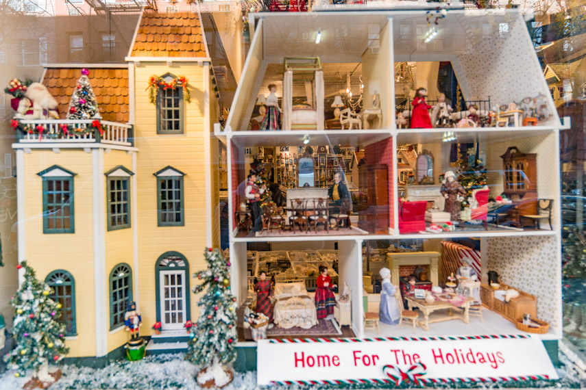 A deals dollhouse shoppe