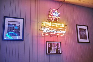 Reif's Tavern 8 Bars Upper East Side