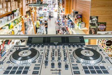 Rock and Soul 4 Stereo Equipment Music and Instruments Record Shops Family Owned Midtown West Tenderloin Garment District