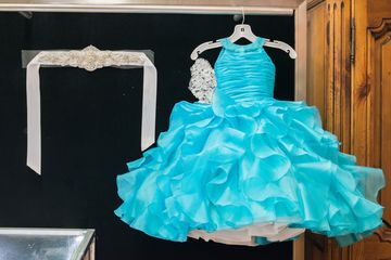 Sposabella Lace   Lost Gem 2020 19 Fabric Garment District Hudson Yards