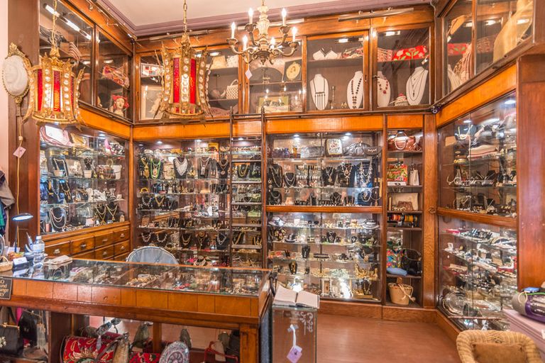 Icon Style by Lara Kornbluh 1 Vintage Women's Clothing Jewelry Lincoln Square Upper West Side Midtown West