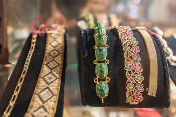 Icon Style by Lara Kornbluh 6 Vintage Women's Clothing Jewelry Lincoln Square Upper West Side Midtown West