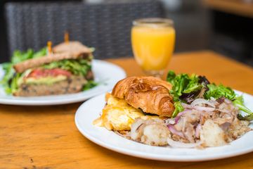 Elizabeth's Neighborhood Table 17 Brunch American Upper West Side