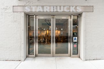 Starbucks 2 Coffee Shops Chelsea Art Gallery District