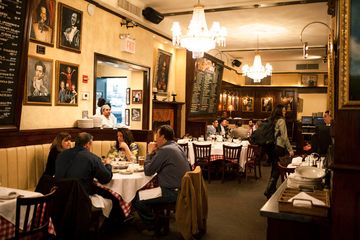 Tony's Di Napoli 2 Family Owned Italian Midtown West Theater District