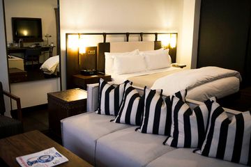 Refinery Hotel 15 Lounges Rooftop Bars Bars Hotels Midtown West Tenderloin Garment District