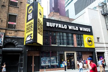 Buffalo Wild Wings 2 American Bars Sports Bars Midtown West Theater District Times Square