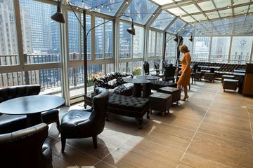 Upstairs at the Kimberly 2 Bars Rooftop Bars Midtown Midtown East Turtle Bay