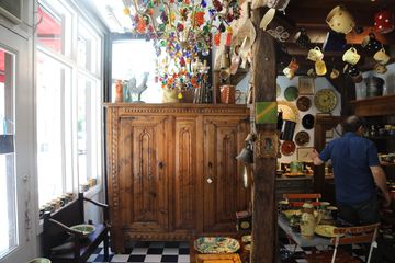 Le Fanion 8 Pottery Antiques Lighting Historic Site West Village