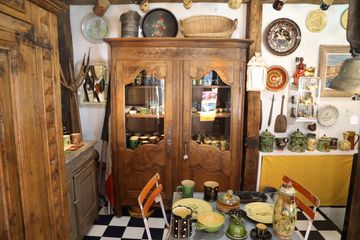 Le Fanion 11 Pottery Antiques Lighting Historic Site West Village