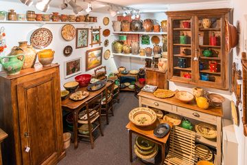 Le Fanion 12 Pottery Antiques Lighting Historic Site West Village