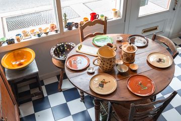 Le Fanion 15 Pottery Antiques Lighting Historic Site West Village