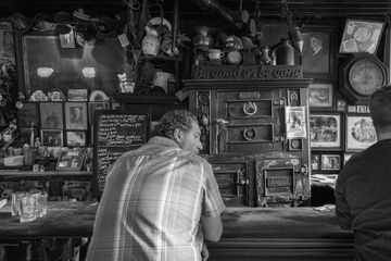 McSorley's Old Ale House 3 Bars Beer Bars Pubs Irish Videos American Founded Before 1930 Family Owned Historic Site East Village