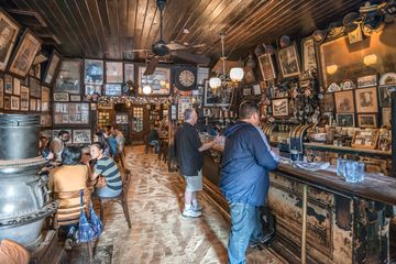 McSorley's Old Ale House 9 American Bars Beer Bars Family Owned Founded Before 1930 Historic Site Irish Pubs Videos East Village