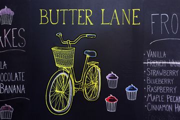 Butter Lane Cupcakes 24 Specialty Cakes Bakeries Cupcakes East Village