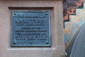 Mark Twain Plaque 1 Plaques Statues Greenwich Village