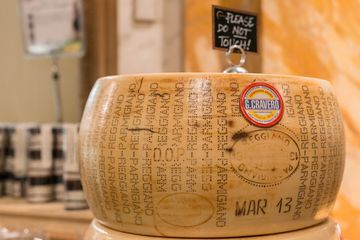 Eataly 39 Italian Bars Grocery Stores Rooftop Bars Wine Shops Flatiron Madison Square Tenderloin