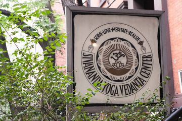 Sivananda Yoga Vedanta Center 2 Bookstores Meditation Centers Yoga Chelsea