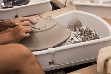 La Mano Pottery 20 Videos Pottery Chelsea Flower District Tenderloin