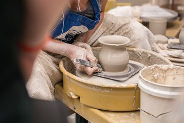 La Mano Pottery 31 Videos Pottery Chelsea Flower District Tenderloin