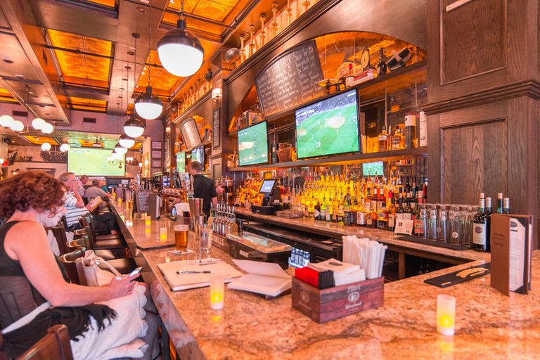 Crompton Ale House 1 Bars Brunch American Flower District Tenderloin Chelsea