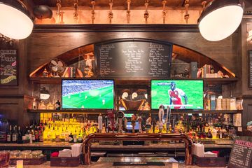 Crompton Ale House 8 Bars Brunch American Flower District Tenderloin Chelsea