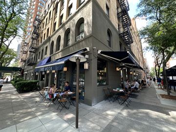 Chez Nick outdoors American Brunch Upper East Side